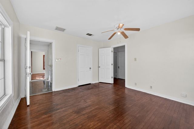 2904 Marigold Avenue, Fort Worth, TX 76111