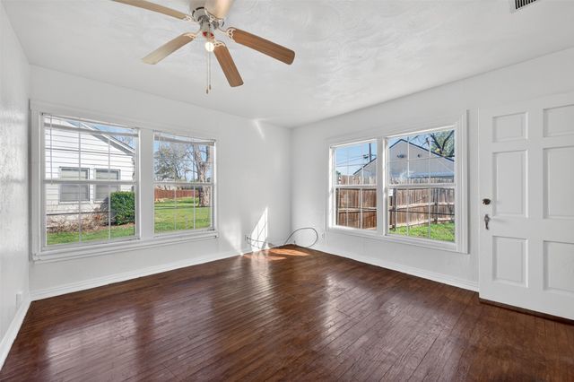 2904 Marigold Avenue, Fort Worth, TX 76111