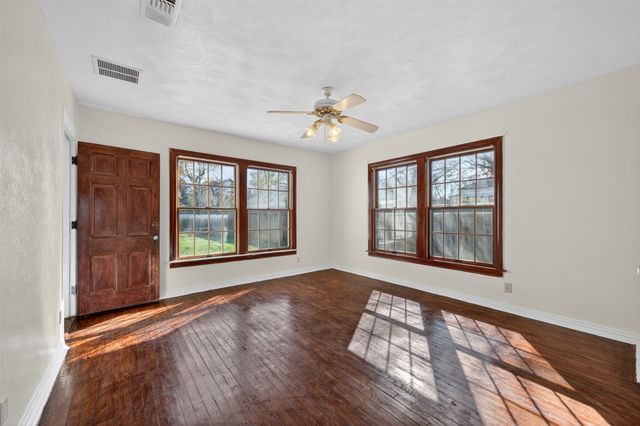 2904 Marigold Avenue, Fort Worth, TX 76111