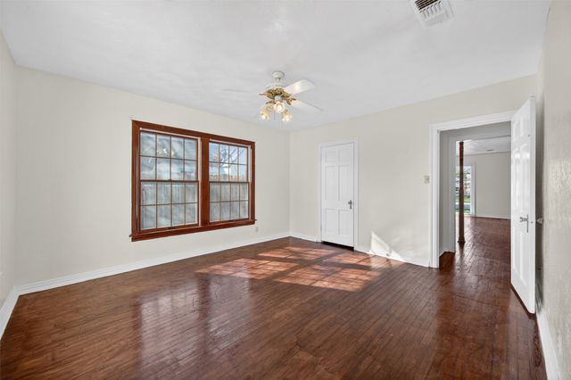 2904 Marigold Avenue, Fort Worth, TX 76111