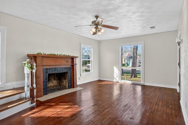 2904 Marigold Avenue, Fort Worth, TX 76111