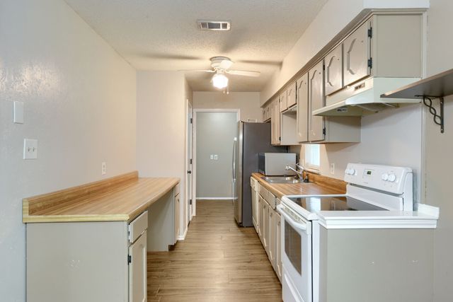 5901 Guildwood Drive, Arlington, TX 76017