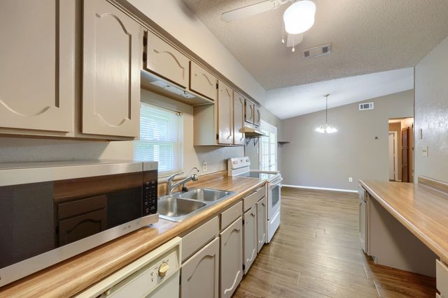 5901 Guildwood Drive, Arlington, TX 76017