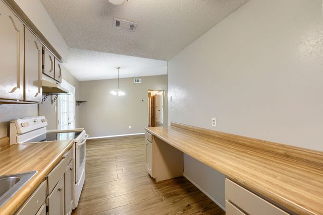 5901 Guildwood Drive, Arlington, TX 76017