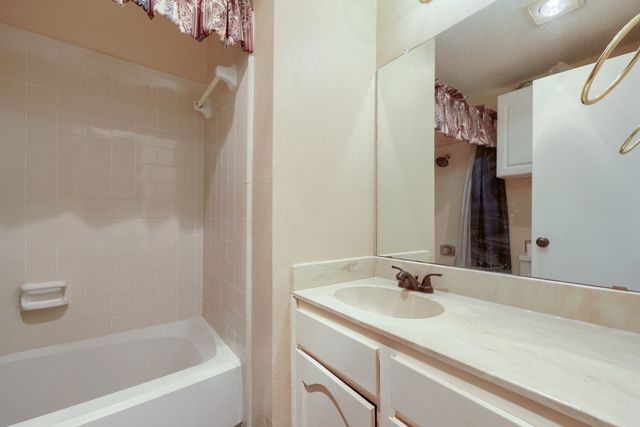 5901 Guildwood Drive, Arlington, TX 76017