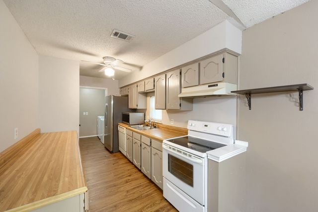 5901 Guildwood Drive, Arlington, TX 76017