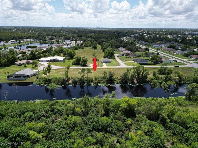 2355 NE 43rd LN, Cape Coral, FL 33909