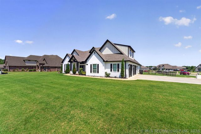 8202 N 150th East Avenue, Owasso, OK 74055