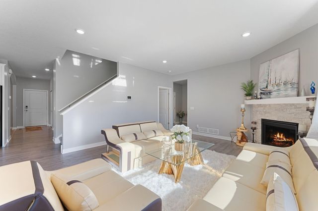 8345 Shire Trail, Woodbury, MN 55129