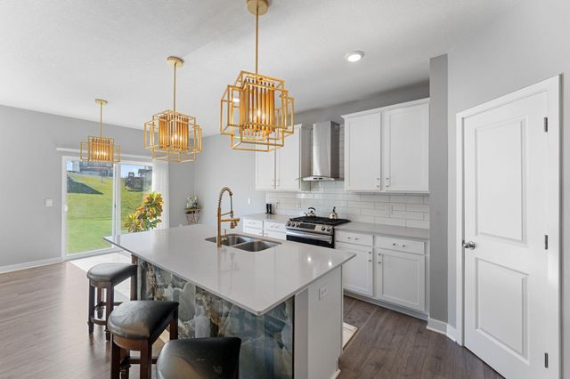 8345 Shire Trail, Woodbury, MN 55129