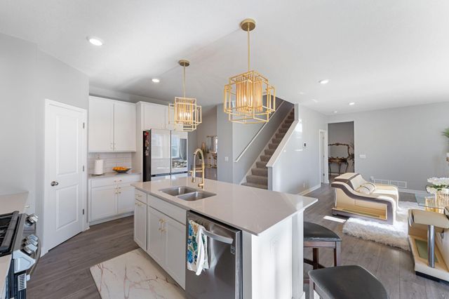 8345 Shire Trail, Woodbury, MN 55129