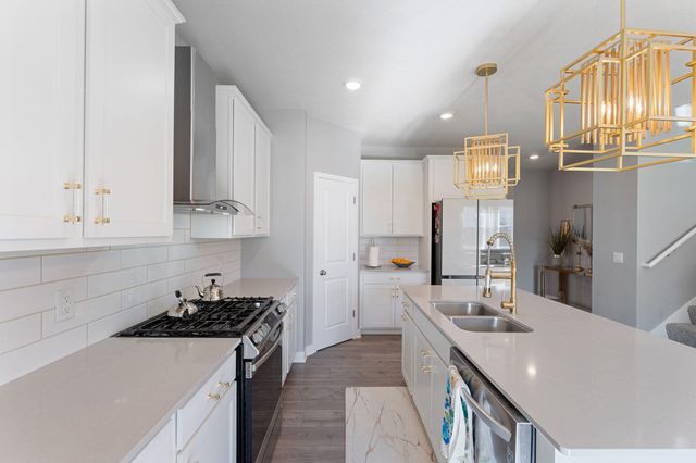 8345 Shire Trail, Woodbury, MN 55129