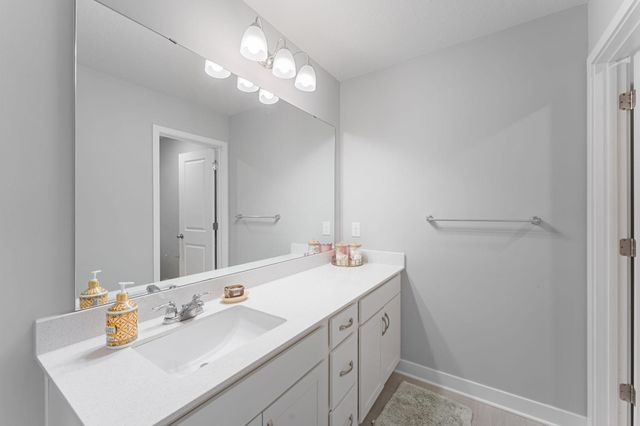 8345 Shire Trail, Woodbury, MN 55129