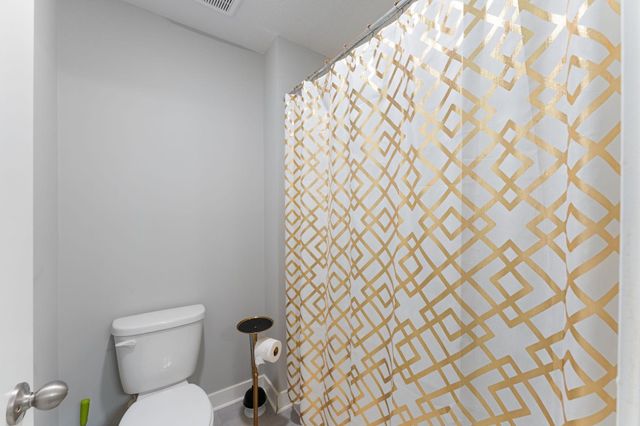 8345 Shire Trail, Woodbury, MN 55129