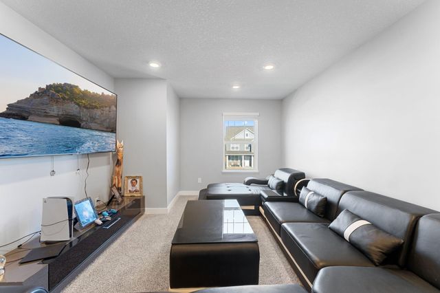 8345 Shire Trail, Woodbury, MN 55129