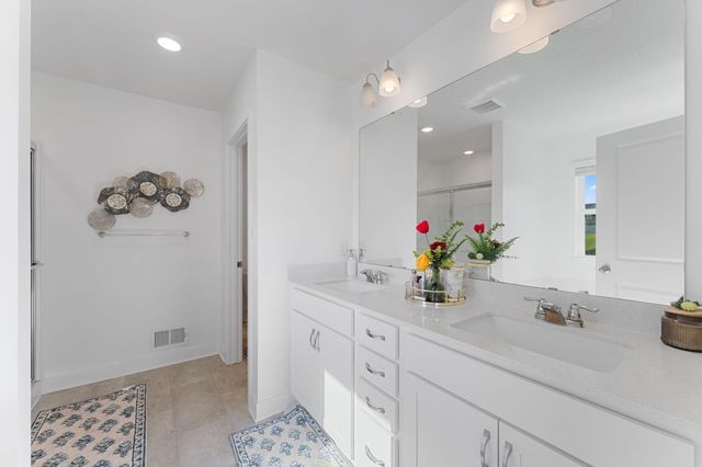 8345 Shire Trail, Woodbury, MN 55129