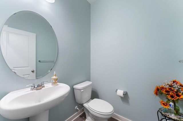 8345 Shire Trail, Woodbury, MN 55129