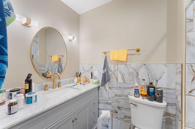 8345 Shire Trail, Woodbury, MN 55129