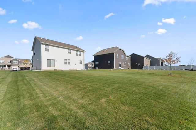 8345 Shire Trail, Woodbury, MN 55129