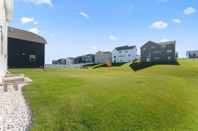 8345 Shire Trail, Woodbury, MN 55129