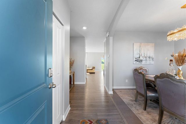 8345 Shire Trail, Woodbury, MN 55129