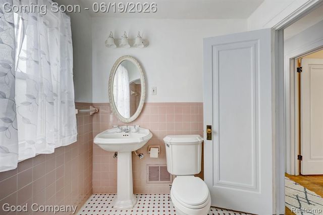 6464 Coleman Street, Dearborn, MI 48126