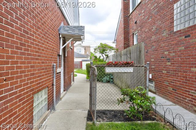 6464 Coleman Street, Dearborn, MI 48126