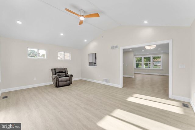 1869 MONARCH LN, Vineland, NJ 08361