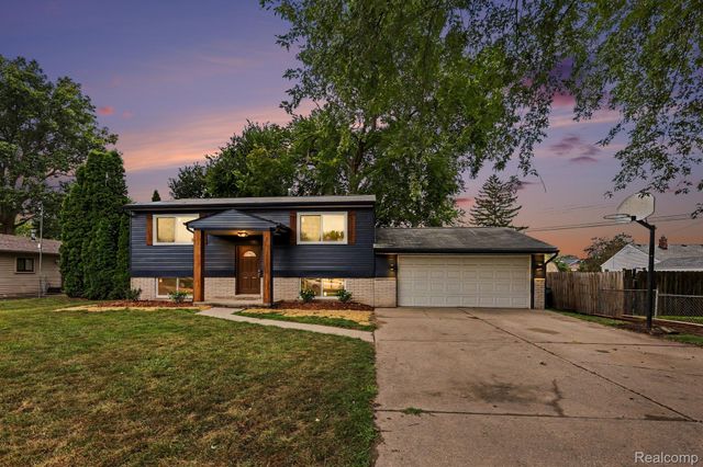 39721 Camp Street, Harrison Charter Township, MI 48045