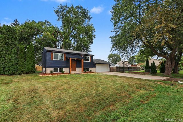 39721 Camp Street, Harrison Charter Township, MI 48045