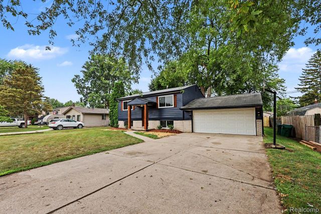 39721 Camp Street, Harrison Charter Township, MI 48045