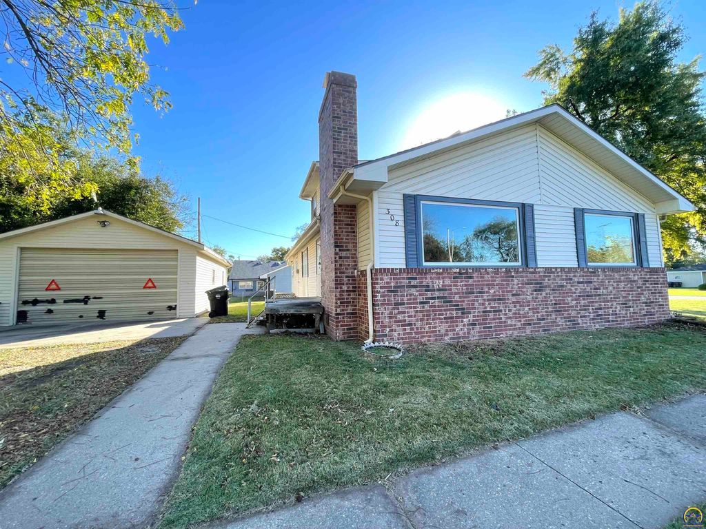 308 S Beaubein ST, Silver Lake, KS 66539