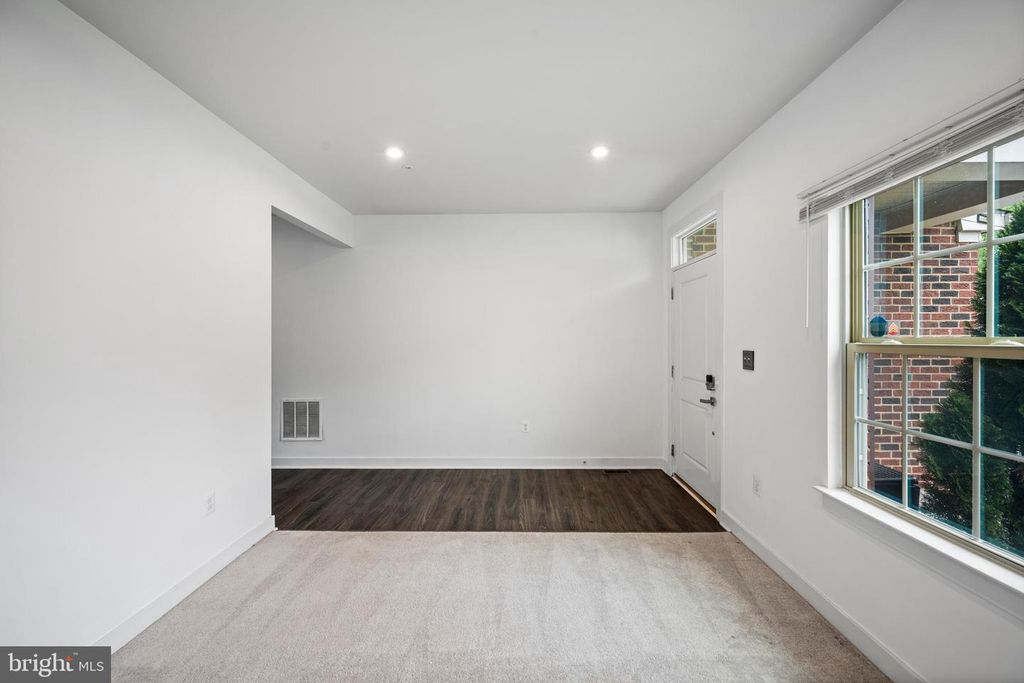 Image 11 of property listing at 8225 E BRANCH DR, Brandywine, MD 20613