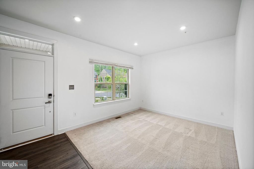 Image 12 of property listing at 8225 E BRANCH DR, Brandywine, MD 20613