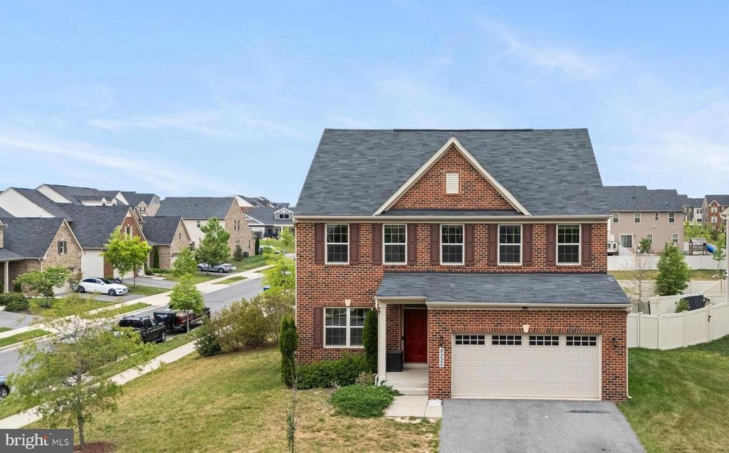 Image 2 of property listing at 8225 E BRANCH DR, Brandywine, MD 20613