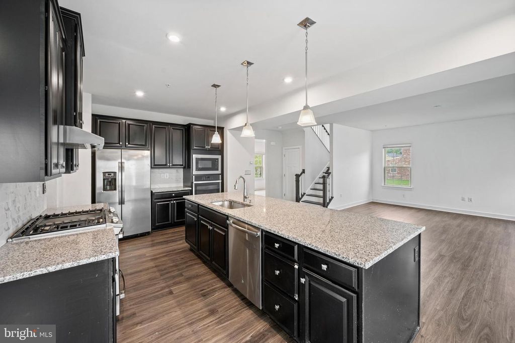 Image 6 of property listing at 8225 E BRANCH DR, Brandywine, MD 20613