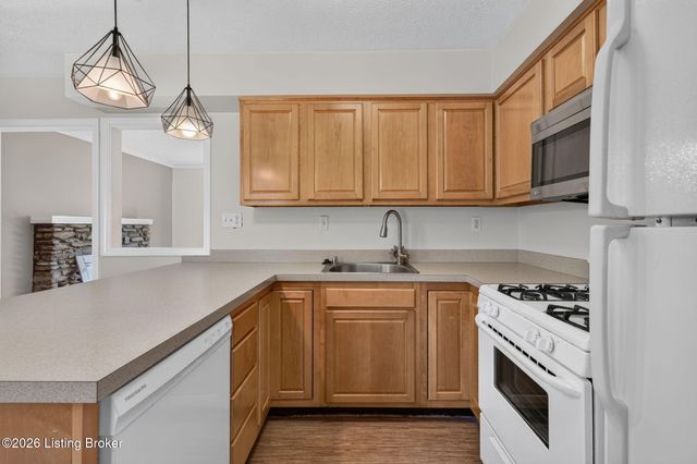 6705 Robin Rd, Crestwood, KY 40014