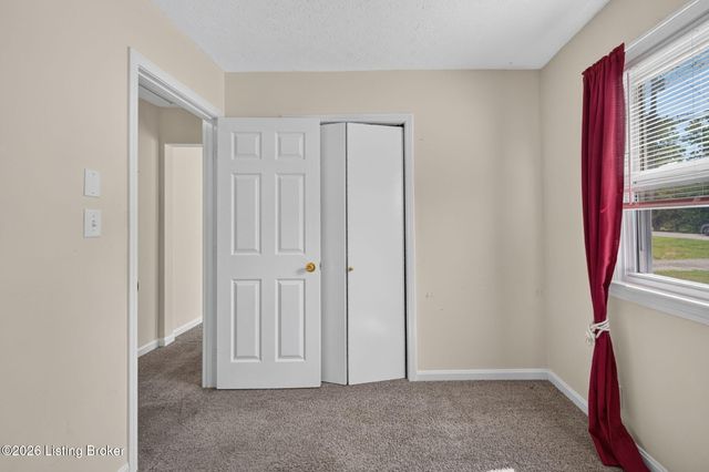 6705 Robin Rd, Crestwood, KY 40014