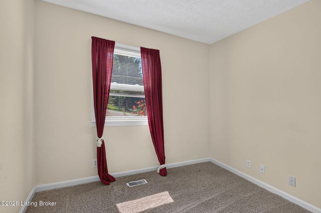 6705 Robin Rd, Crestwood, KY 40014
