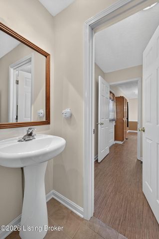 6705 Robin Rd, Crestwood, KY 40014