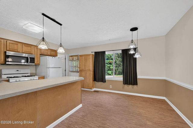 6705 Robin Rd, Crestwood, KY 40014