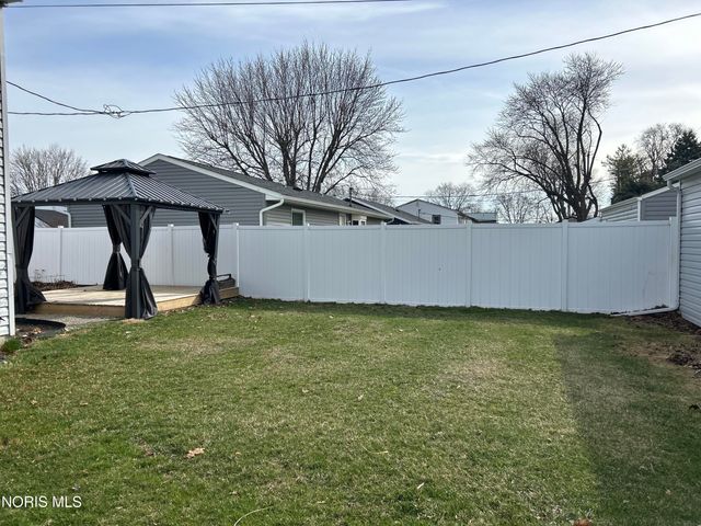 2416 Woodfox Drive, Toledo, OH 43611