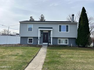 2416 Woodfox Drive, Toledo, OH 43611