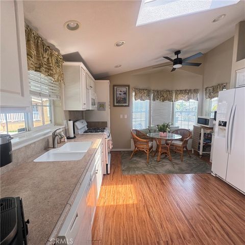 11 Pine Via, Anaheim, CA 92801