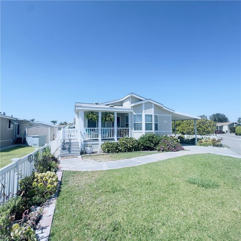 11 Pine Via, Anaheim, CA 92801
