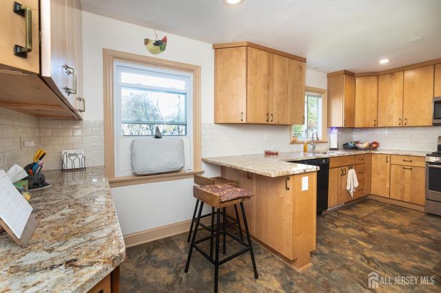39 S 5th Avenue, Highland Park, NJ 08904