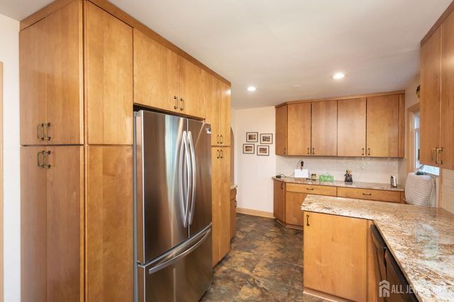 39 S 5th Avenue, Highland Park, NJ 08904