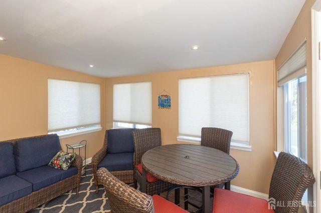 39 S 5th Avenue, Highland Park, NJ 08904