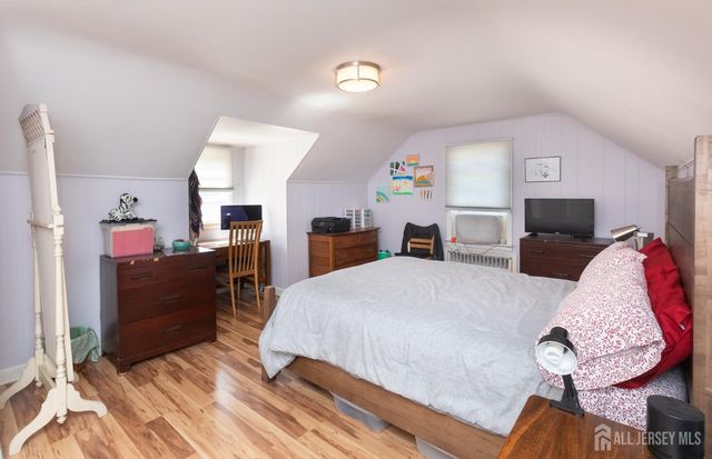 39 S 5th Avenue, Highland Park, NJ 08904