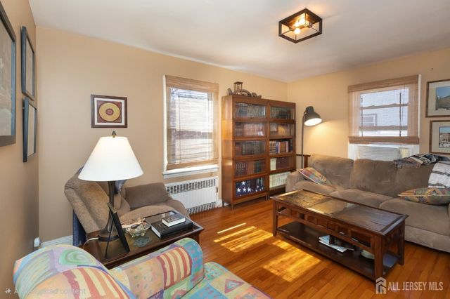 39 S 5th Avenue, Highland Park, NJ 08904